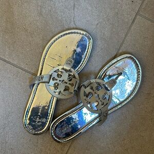 $100 v nmo Tory Burch Metallic silver Miller sandals